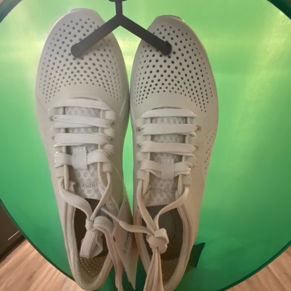 Crocs Sneakers